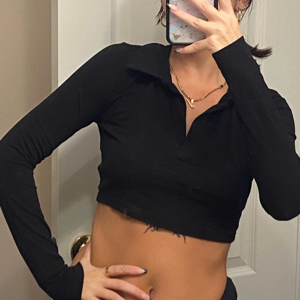 black collared long sleeve crop top